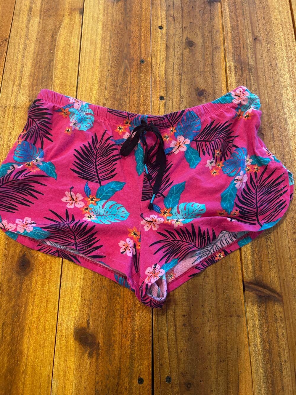 Secret Treasures Women's Sleep Shorts Size M Pink Tropical Floral Lounge Shorts